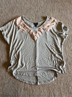 Daytrip Gray Short Sleeve Tee with Pink Floral V-Detail